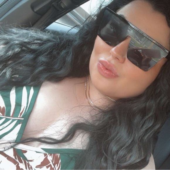 Meet your Posher, Taylor! - Picture 7 of 9